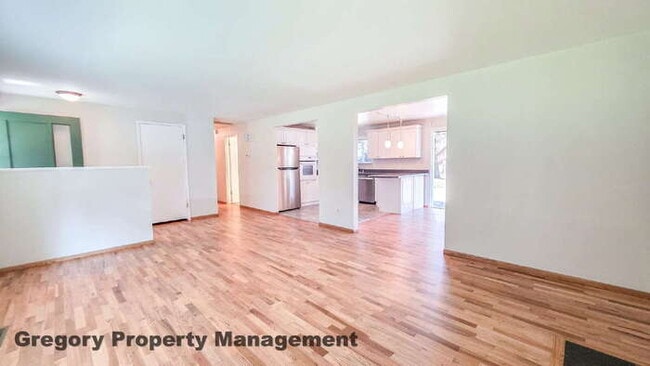 Building Photo - Edmonds Rambler – Prime Location & large back yard!