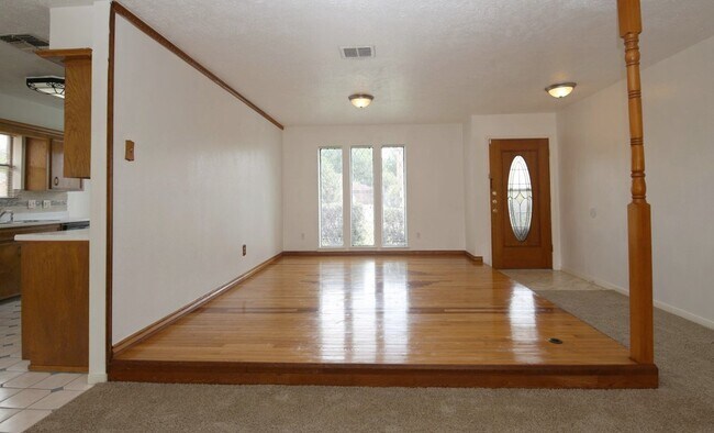 Building Photo - 11662 Sagewillow Ln