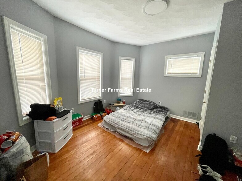 Building Photo - 48 Derby St