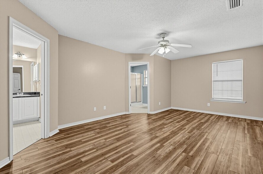 Building Photo - 1387 Hunters Ridge Dr W
