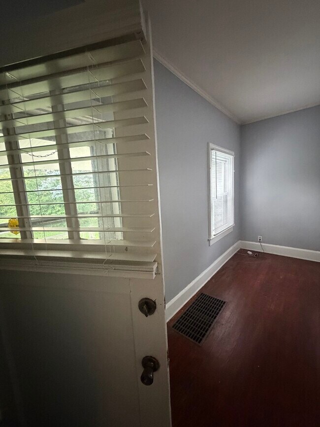 Building Photo - 3 Bedroom Near Irvington-Emerson Heights