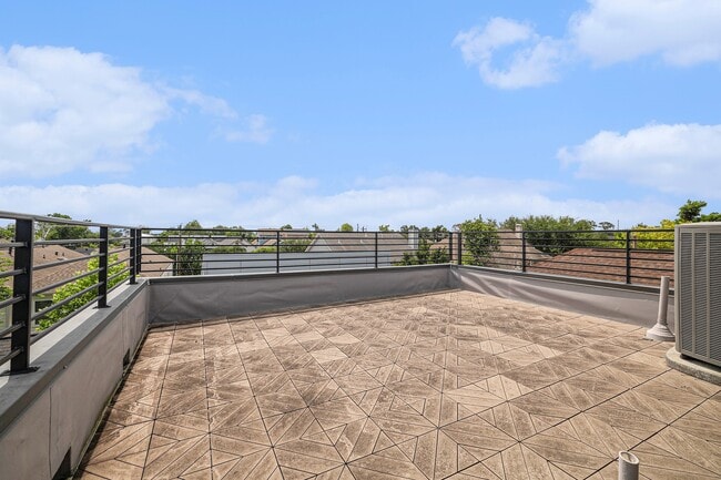 Building Photo - 925 Herkimer St