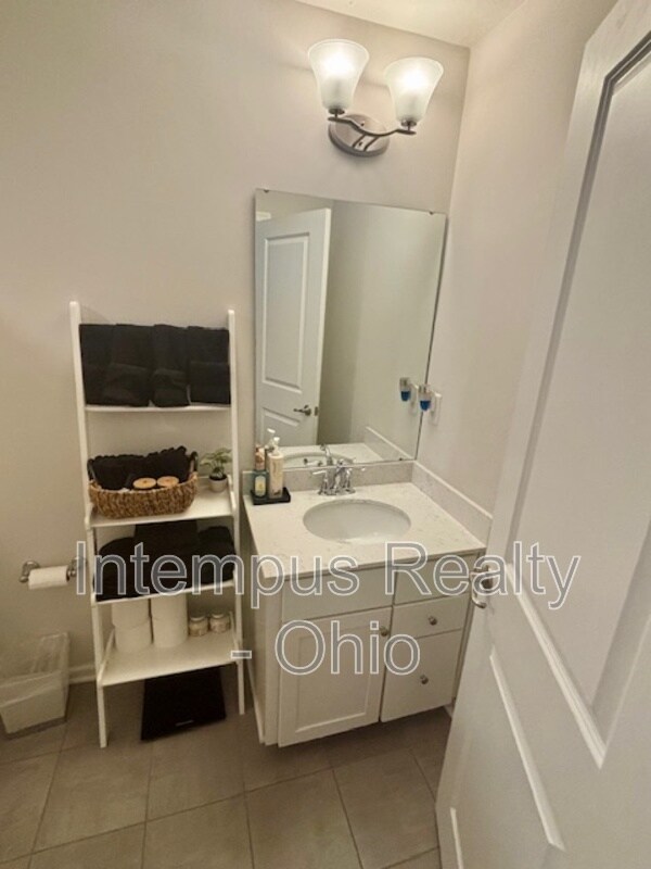 Building Photo - 6123 Brandon Dr