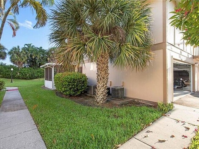 Building Photo - 2 Bedroom Condo with One Car Garage