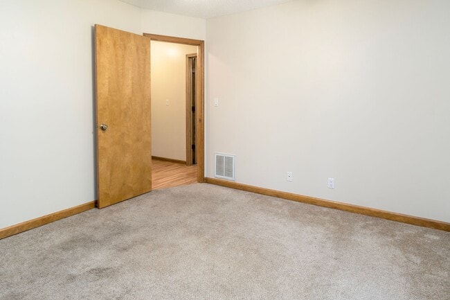 Building Photo - Charming 3 Bedroom, 2 Bathroom home near Lake Coronado! Call 501-922-9997 to set up a showing today!