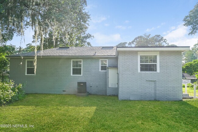 Building Photo - 2647 Barrett Rd