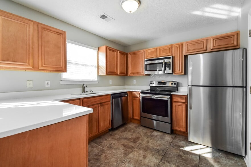 Building Photo - 111 Watercress Ct