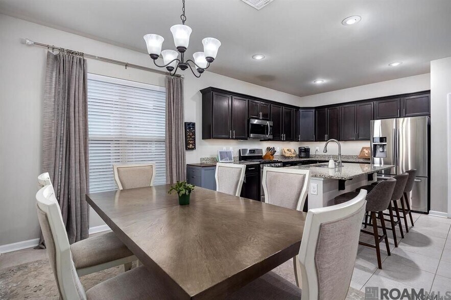 Building Photo - 18326 Sunset Park Dr