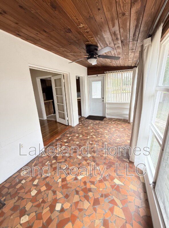 Building Photo - 3115 Buckingham Ave