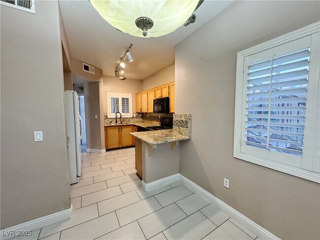 Building Photo - 1050 E Cactus Ave