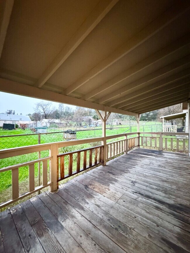 Building Photo - Move-In Special! $250/OFF 1st Month Rent