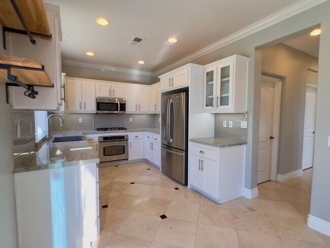 Building Photo - Upgraded 4 bedrooms 3 full baths home in Chula Vista- San Miguel Ranch area.