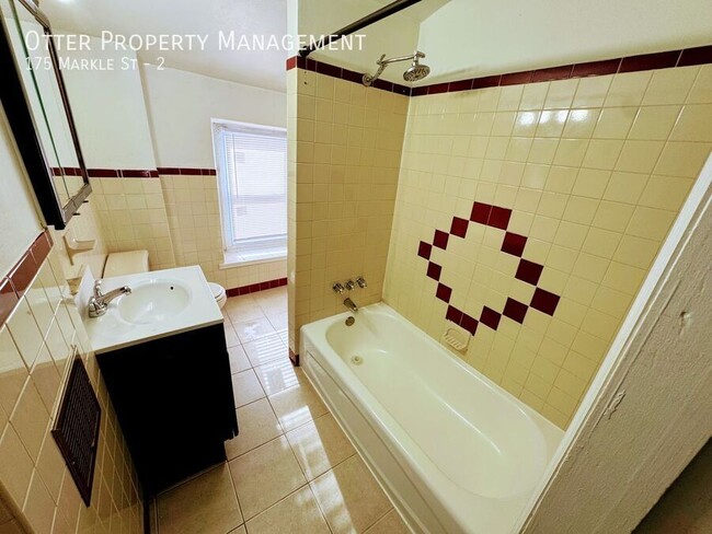 Building Photo - 3BR/2BA Spacious Manayunk Apt with Washer/...