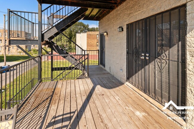 Building Photo - 1437 E 65th Pl
