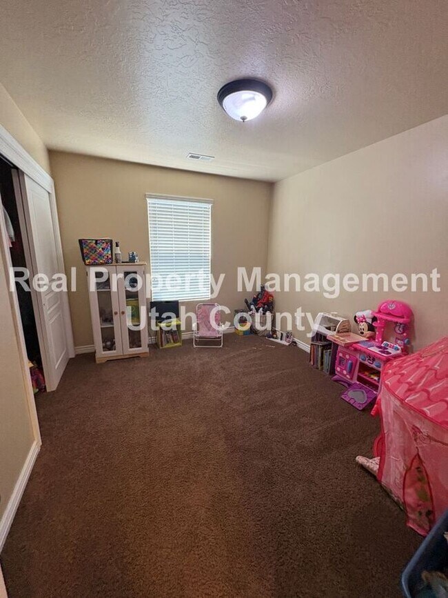 Building Photo - 3301 N 100 W