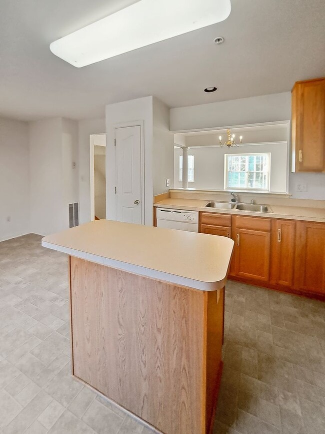 Building Photo - 3074 Esser Pl