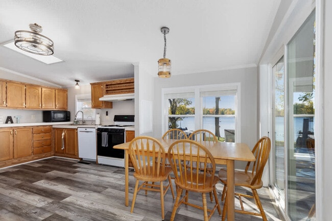 Building Photo - 46147 Abernathy Dr