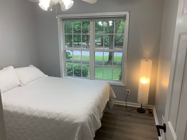 Building Photo - Charming Cherokee Mills Home!