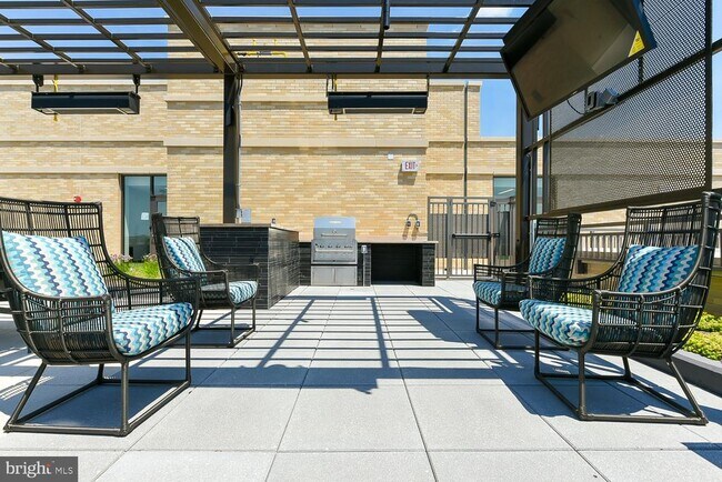 Building Photo - 901 H St NE