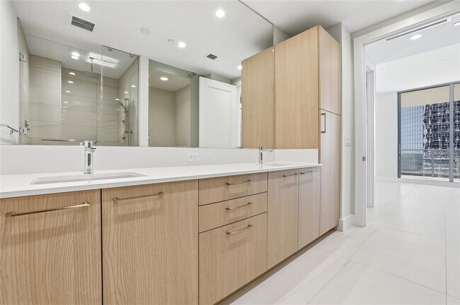 Building Photo - 275 1st Ave S