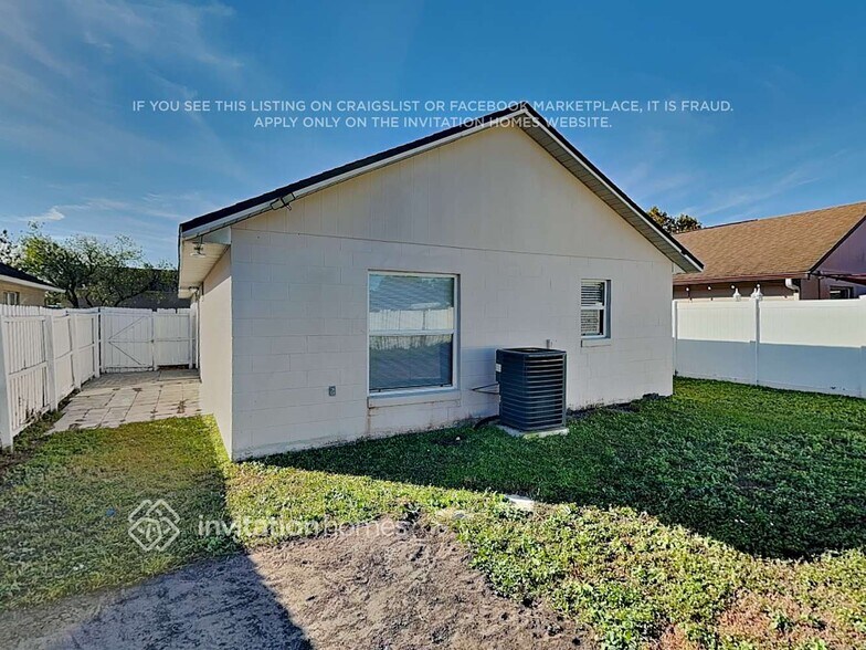 Building Photo - 9624 Hollyhill Dr