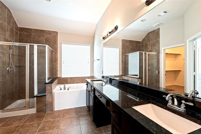 Building Photo - 6526 Hunters Creek Ln