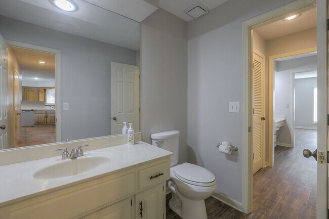 Building Photo - {11409} Updated Duplex in Fantastic Location + Two Car Garage + Main Level Master + Covered Deck