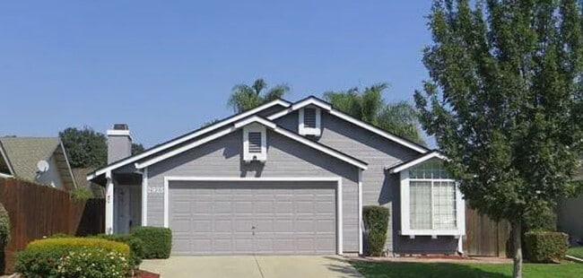 Primary Photo - 3 Bedroom 2 Bath in HOA Community with Com...