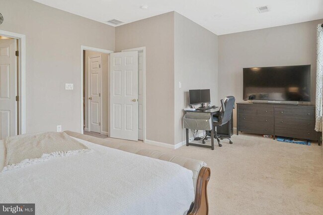 Building Photo - 22438 Maison Carree Square