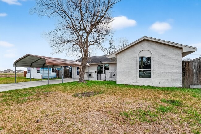 Building Photo - 2003 Isla Dr