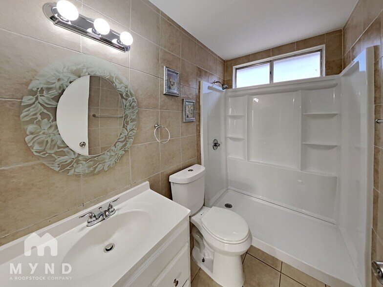 Building Photo - 1368 S Christy Ln