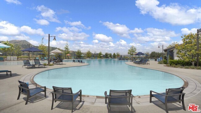 Building Photo - 61 Harness Wy