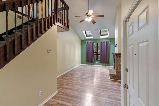 Building Photo - 1090 Sundering Dr