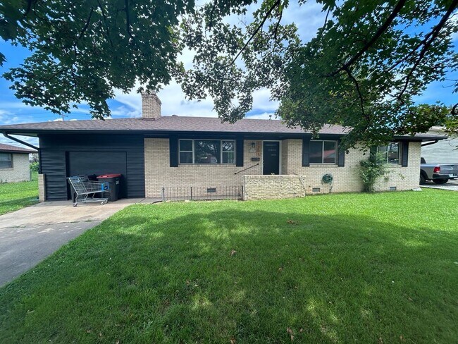 Primary Photo - Charming 3-bedroom, 2-bath home in Springd...