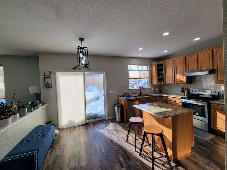 Building Photo - 11023 Meadowvale Cir
