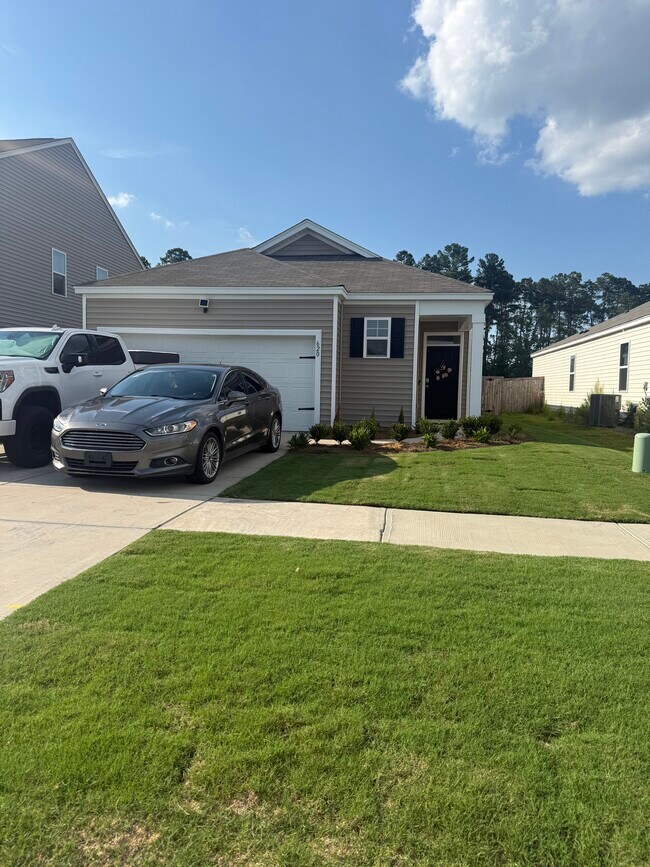 Building Photo - 620 Ladywood Dr