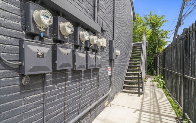 Building Photo - 6810 Del Rio St