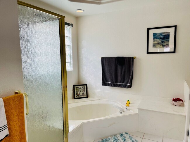 Building Photo - Fully Furnished Lakefront Short-Term Renta...