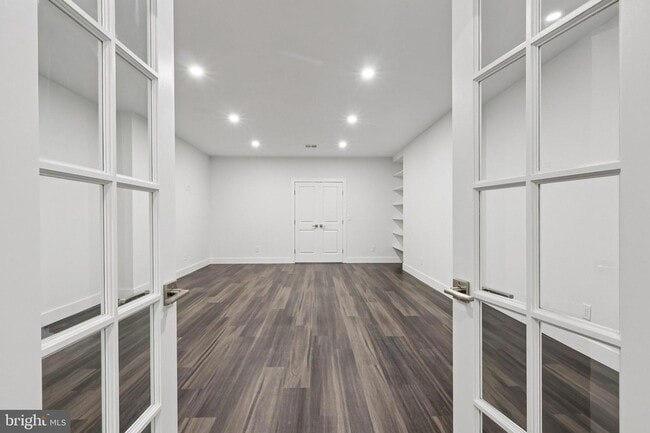 Building Photo - 2 Dogleg Ln