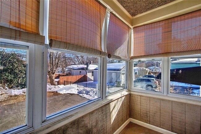 Building Photo - 910 Hope St