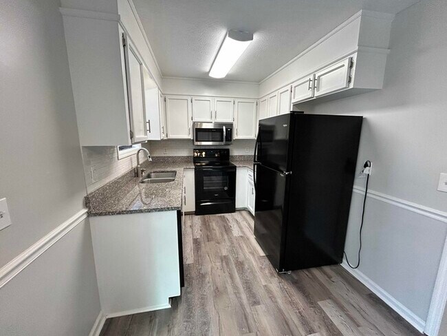 Building Photo - 3 Bed & 2 Bath House in White House | Pet-...