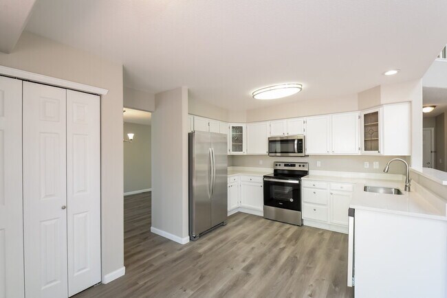 Building Photo - 5521 W 117th Pl