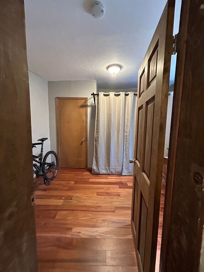 Building Photo - 945 Agua Fria St