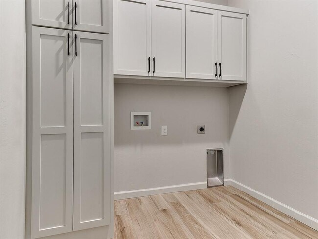 Building Photo - 25198 Scarlett St