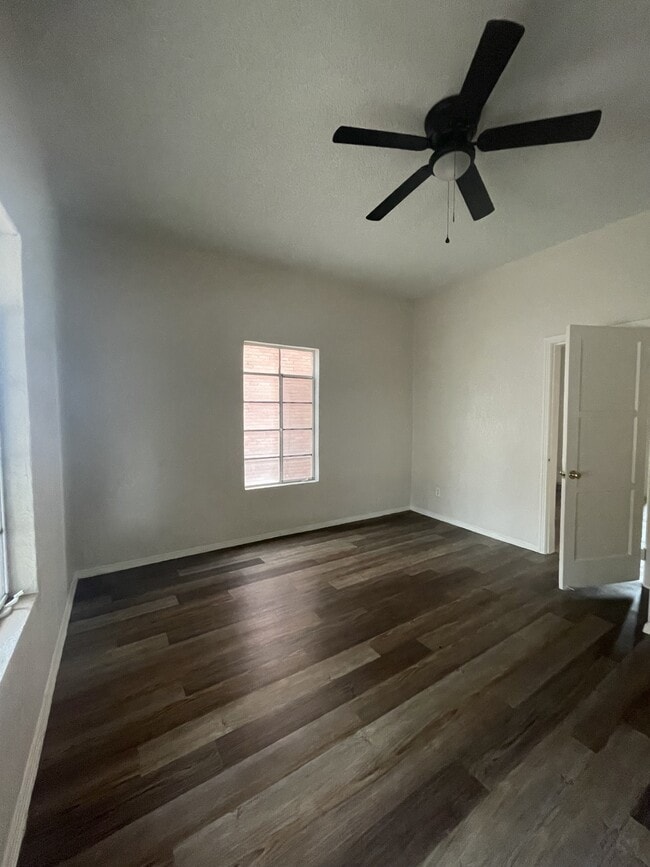 Building Photo - 1522 Yandell Dr