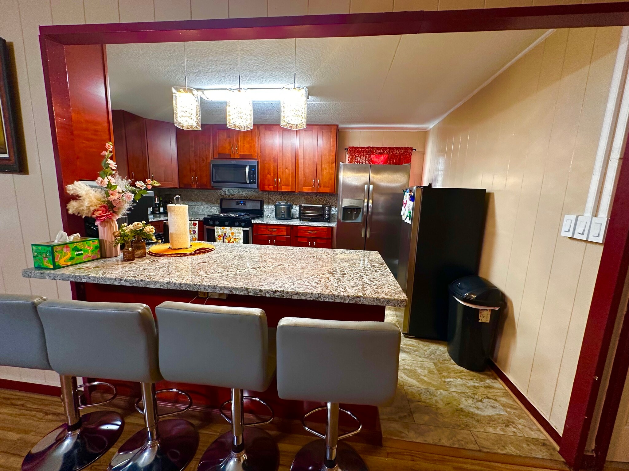 Building Photo - 2668 Kalihi St