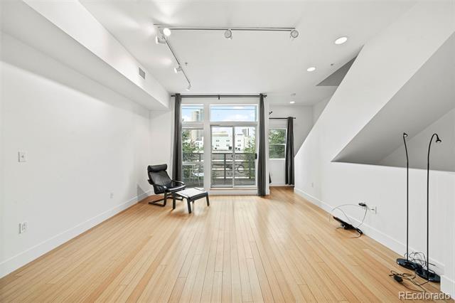 Building Photo - 2400 Champa St