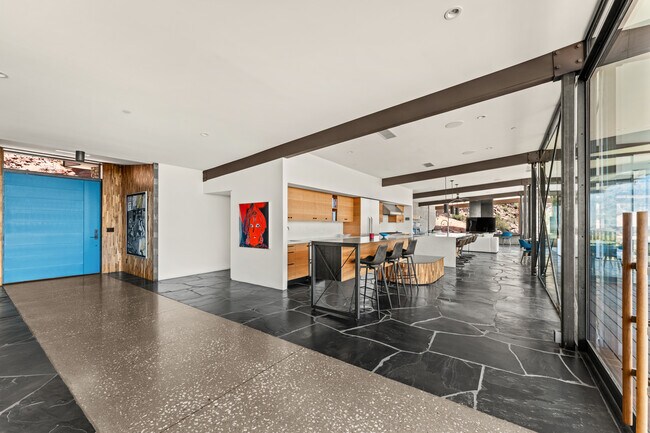 Building Photo - 4925 E Red Rock Dr