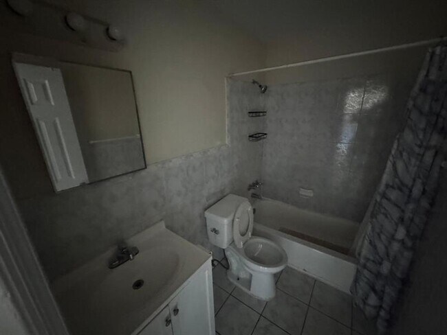 Building Photo - 4732 SW 33rd Ave