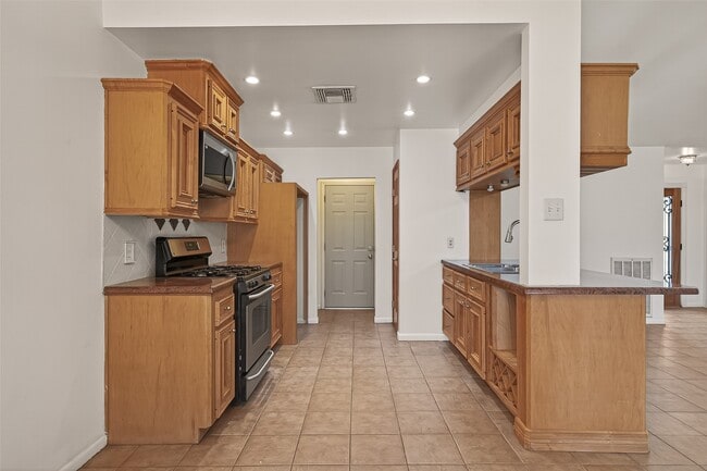 Building Photo - 2510 Old Fort Rd